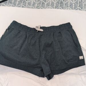 Vuori Halo Dark Hunter Heather Green, Athletic Performance Shorts, SZ Med